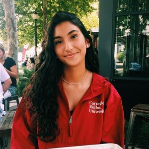 Meet your Posher, Cami